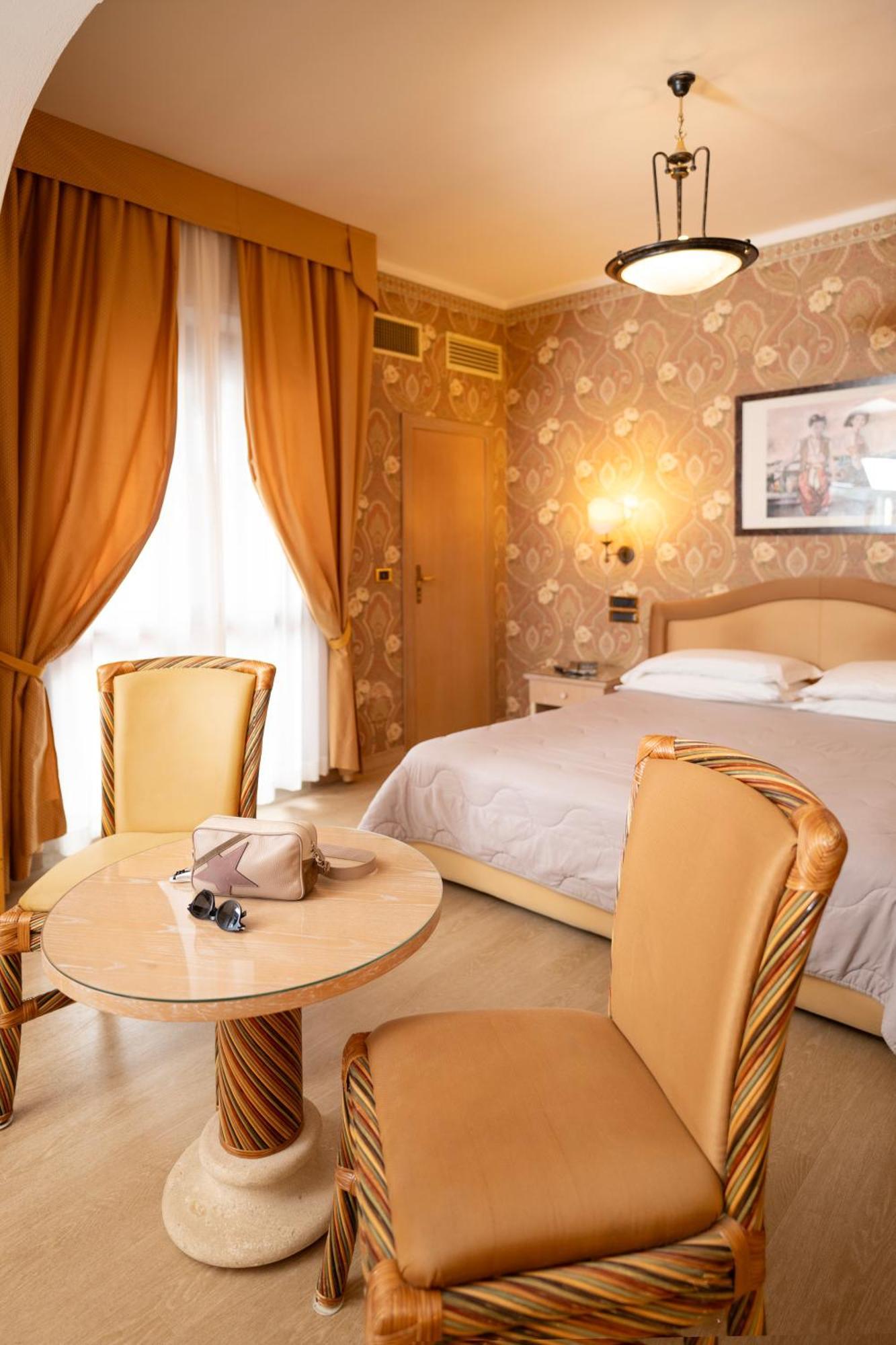 Hotel Promenade Монтезільвано Екстер'єр фото